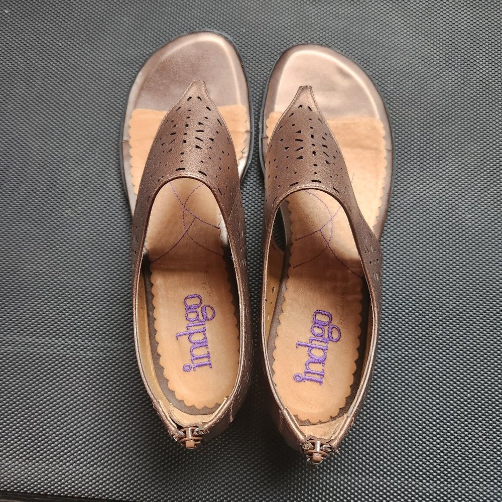 Clarks Indigo Bronze Leather Thong Sandals Size 9.5
